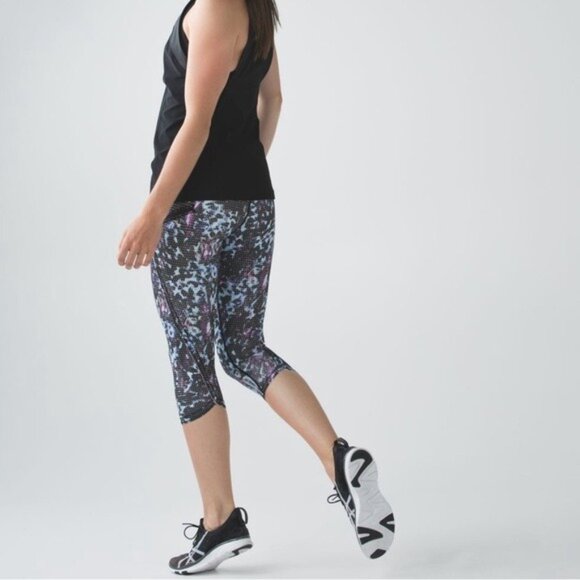 Lululemon Top Speed Cropped Floral Leggings Size 8 - Picture 16 of 16